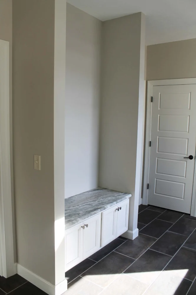 hall seat.jpg