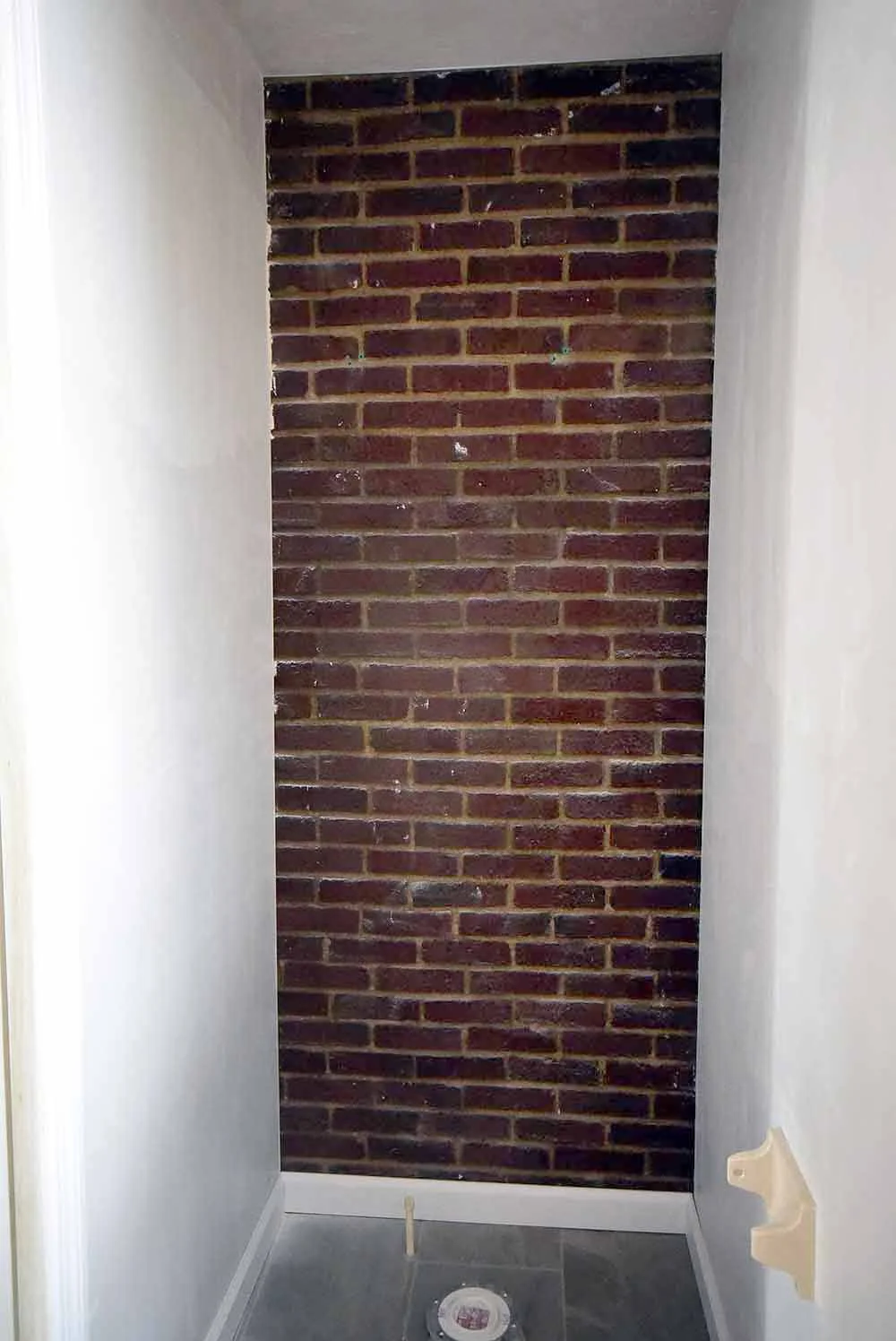 brickwallbath.jpg