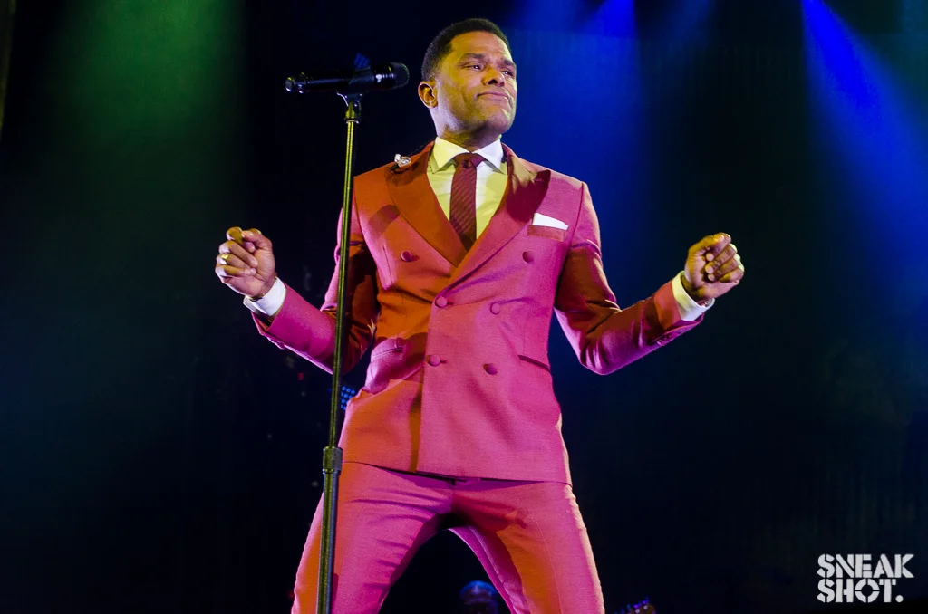 Have you guys heard Maxwell’s new single ‘Lake By The Ocean’…if not head over to www.musze.com and check it out!