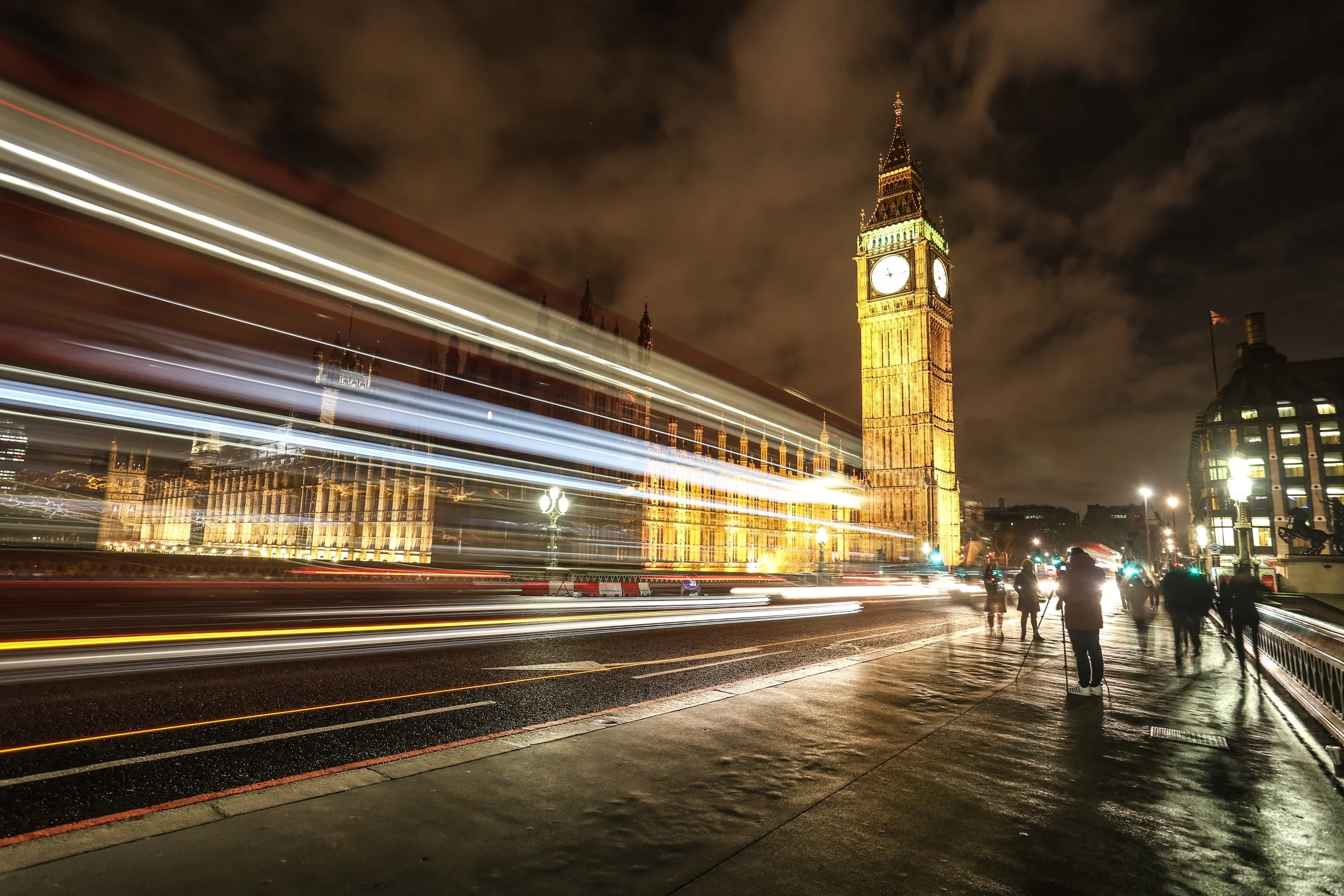 architecture-big-ben-blur-372038.jpg