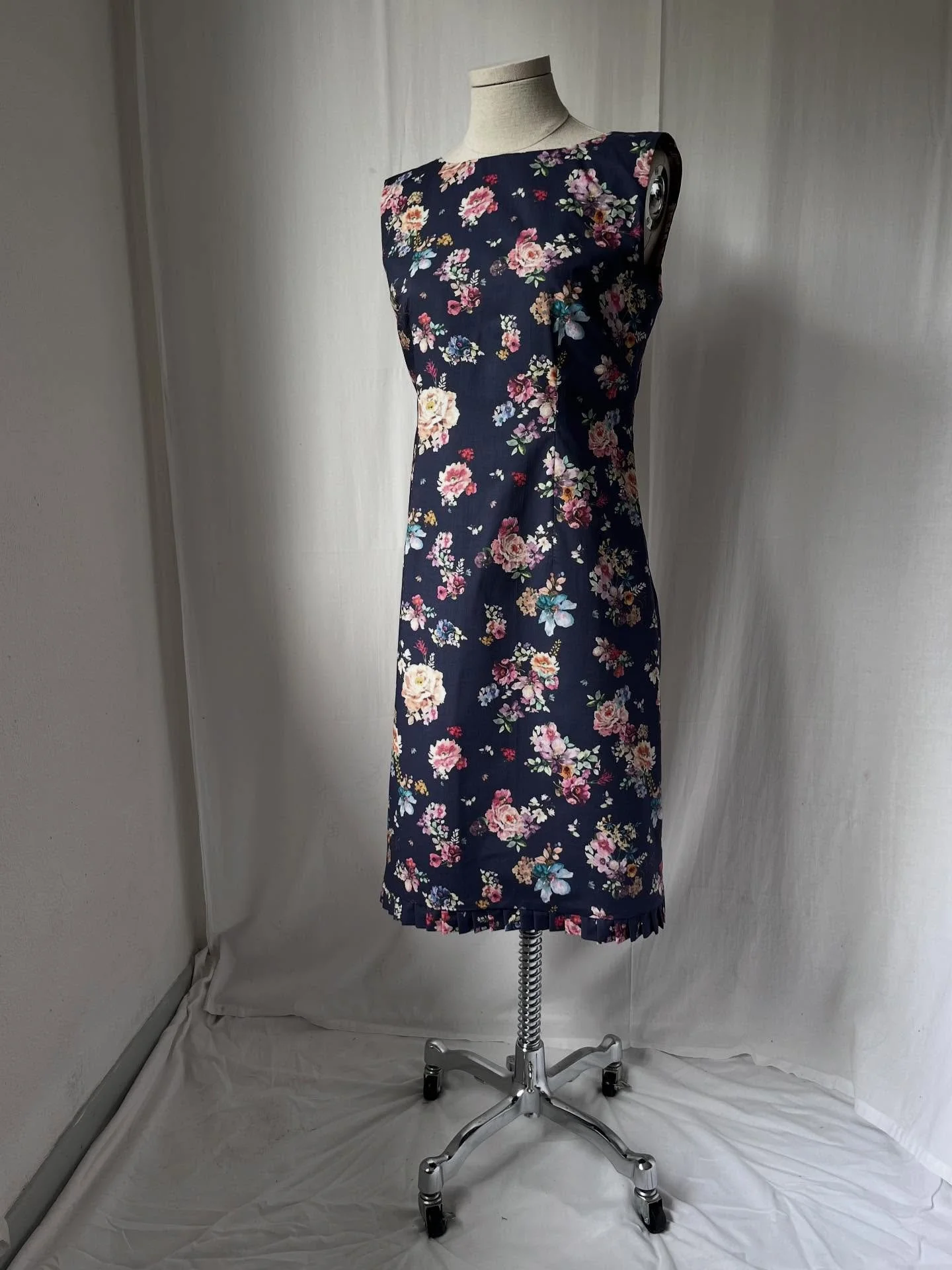 A shift dress in cotton print lawn made recently for a client.
.
The Leda dress is a simply cut, an A line sleeveless dress, which is semi fitted and zips up at the back.  The pleated trim at the hem elevates the simplicity without adding unnecessary