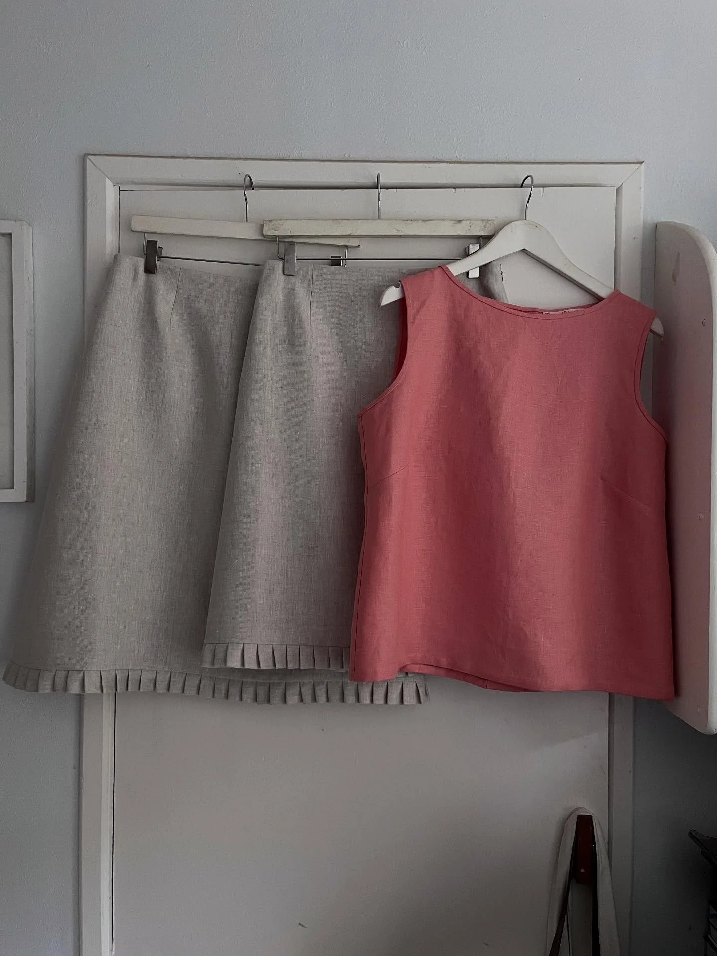 Lately I&rsquo;ve been making 
Some late summer pieces in Irish linen.
The A line Aoife skirt with pleated trim in neutral oat linen twill.
Ciara blouse in coral, for autumn layering as well as warmer climates.
.
.
.
#irishlinen #latesummerdays #made