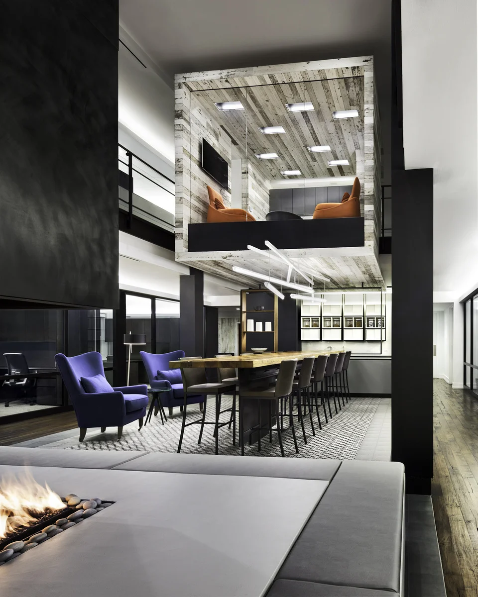 Atlas Holdings LLC Headquarters in Greenwich, CT Designed by: HLW International Image Courtesy HLW International. © Chris Cooper.