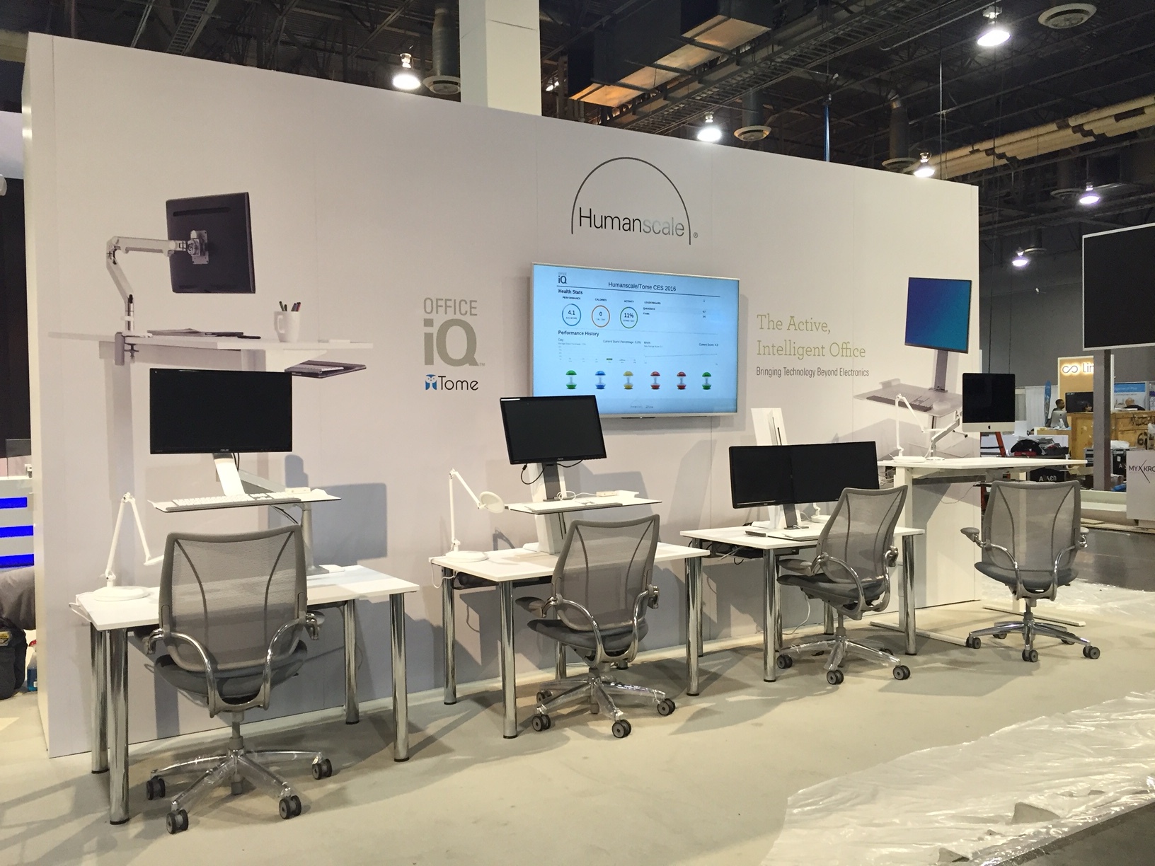 Humanscale display at CES 2016