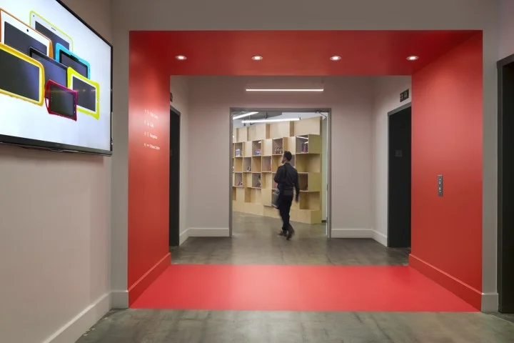 AN OFFICE TO “KEEP IT SIMPLE AND FUN”