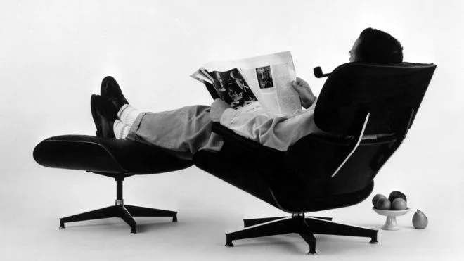 The chair modelled on a baseball mitt