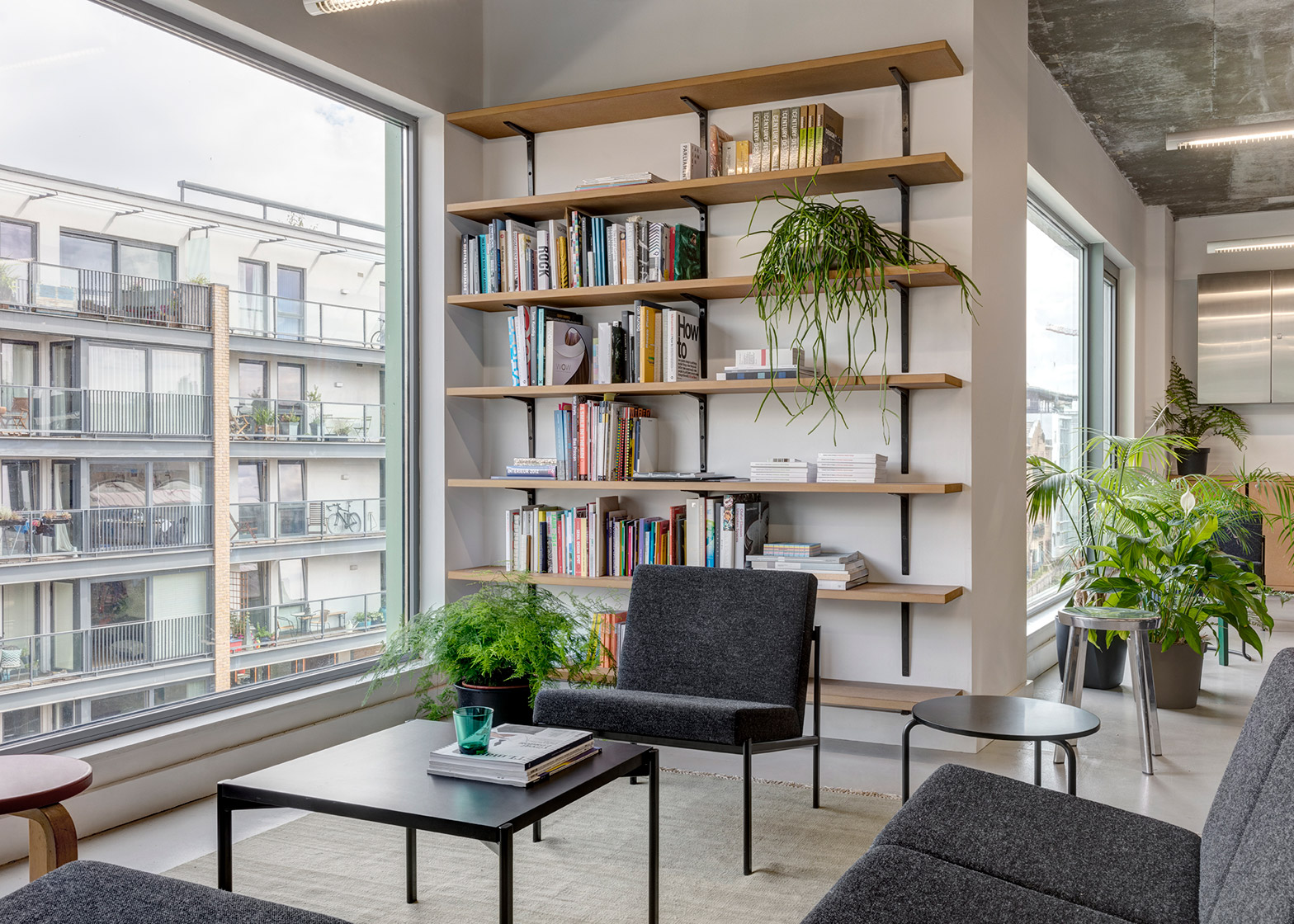 dezeen-office-pernilla-ohrstedt-interior-design-work-space-hoxton-london-shilouette-tables_dezeen_1568_15.jpg