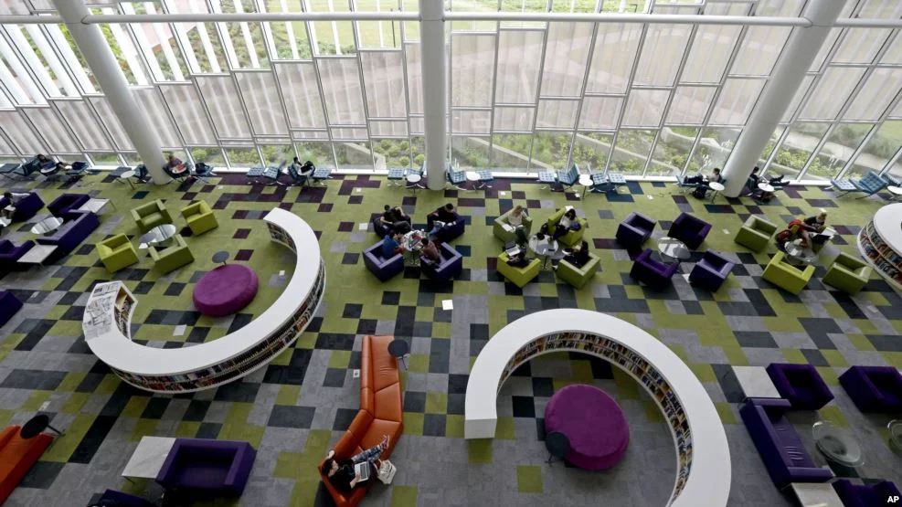 US College Libraries Reinvented for Digital Age