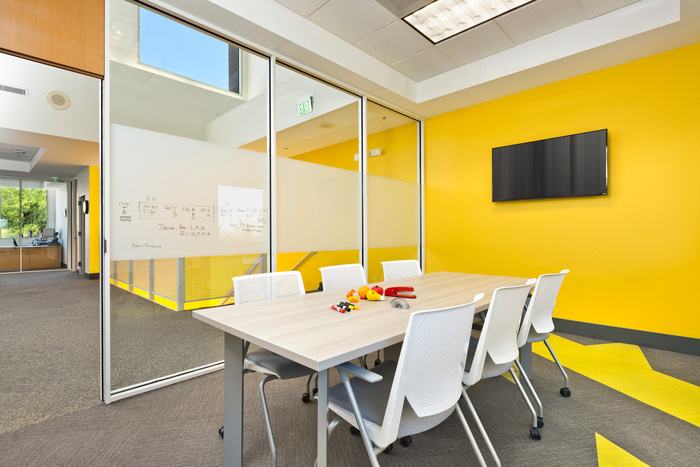 sunquest-info-systems-offices-within-studio27-700x467.jpg