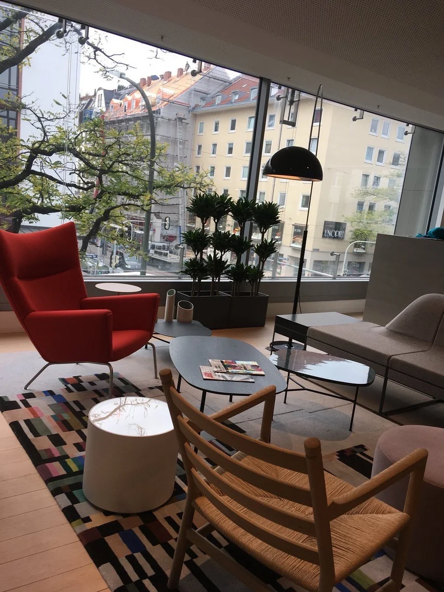 marina_mrdjen First look at @Steelcase new Learning and Innovation Centre in Munich,promoting the free flow of ideas and making the leadership more accessible to its staff #munichlinc pic.twitter.com/P9xyYc4IIX Nov 9, 2017 at 3:40 AM