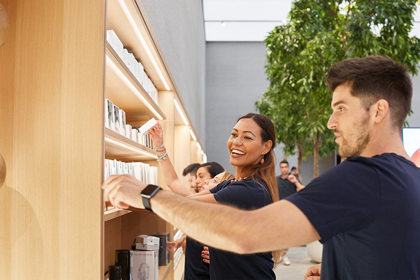 milan-apple-store-piazza-liberty-italy-foster-partners-designboom-03.jpg