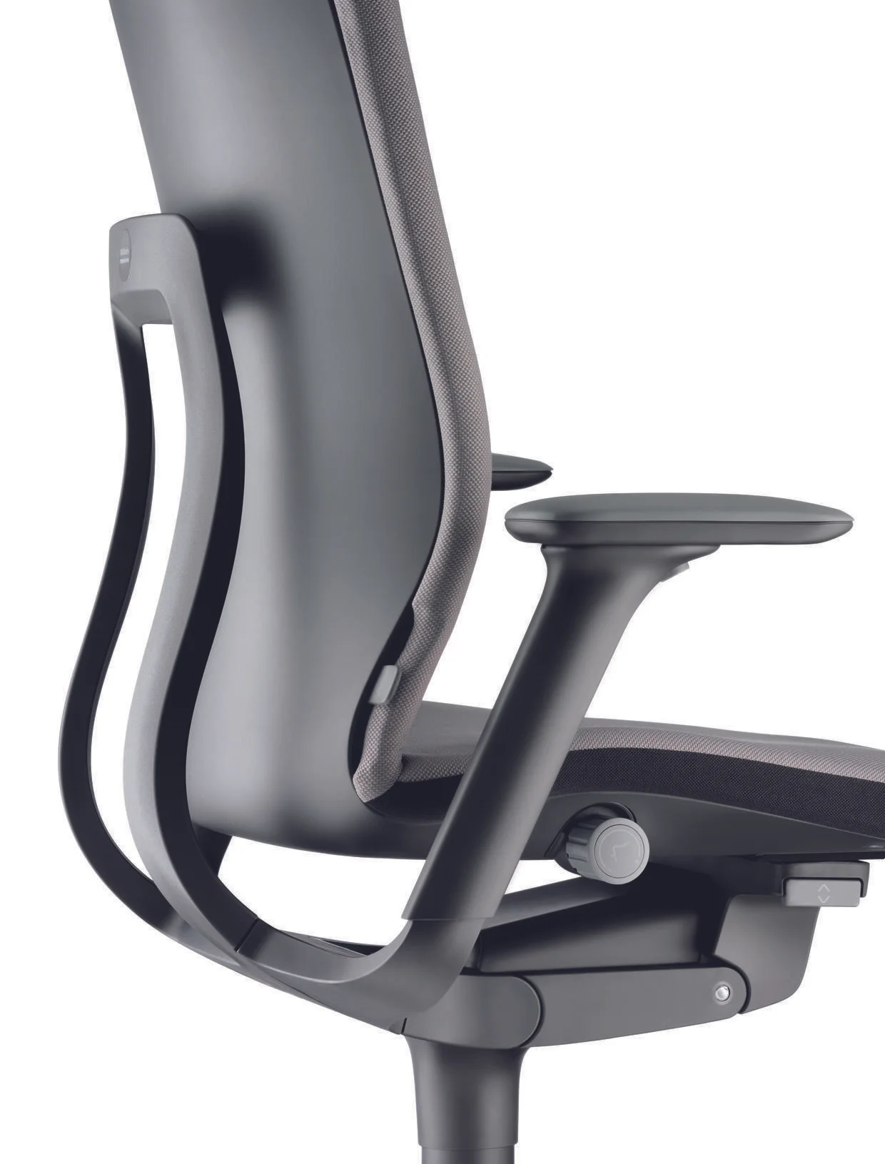 Wilkhahn Introduces AT Chair