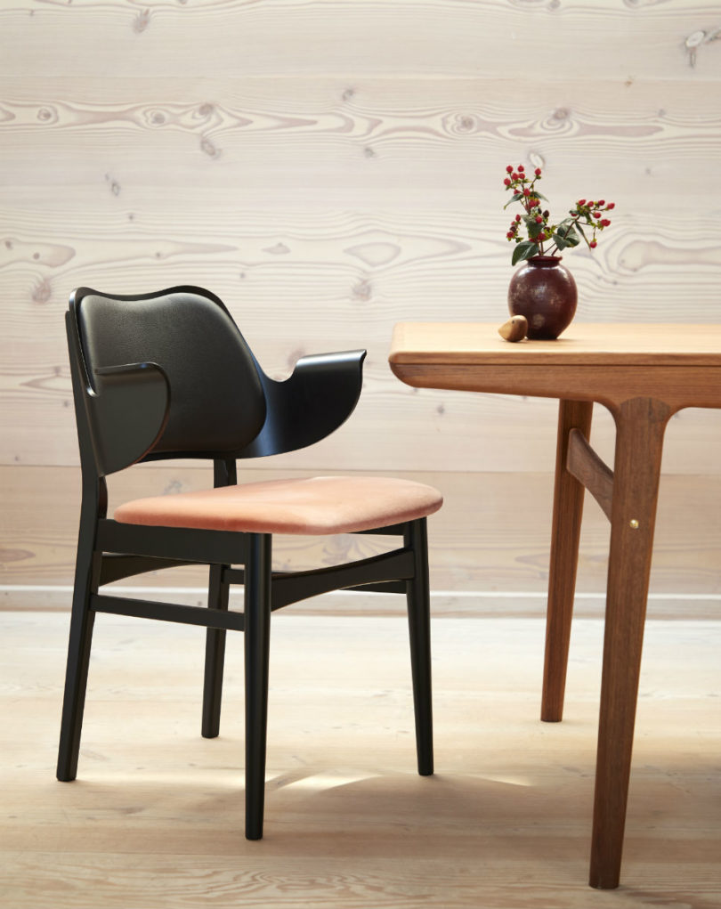 warm-nordic-gesture-chair3-810x1021.jpg