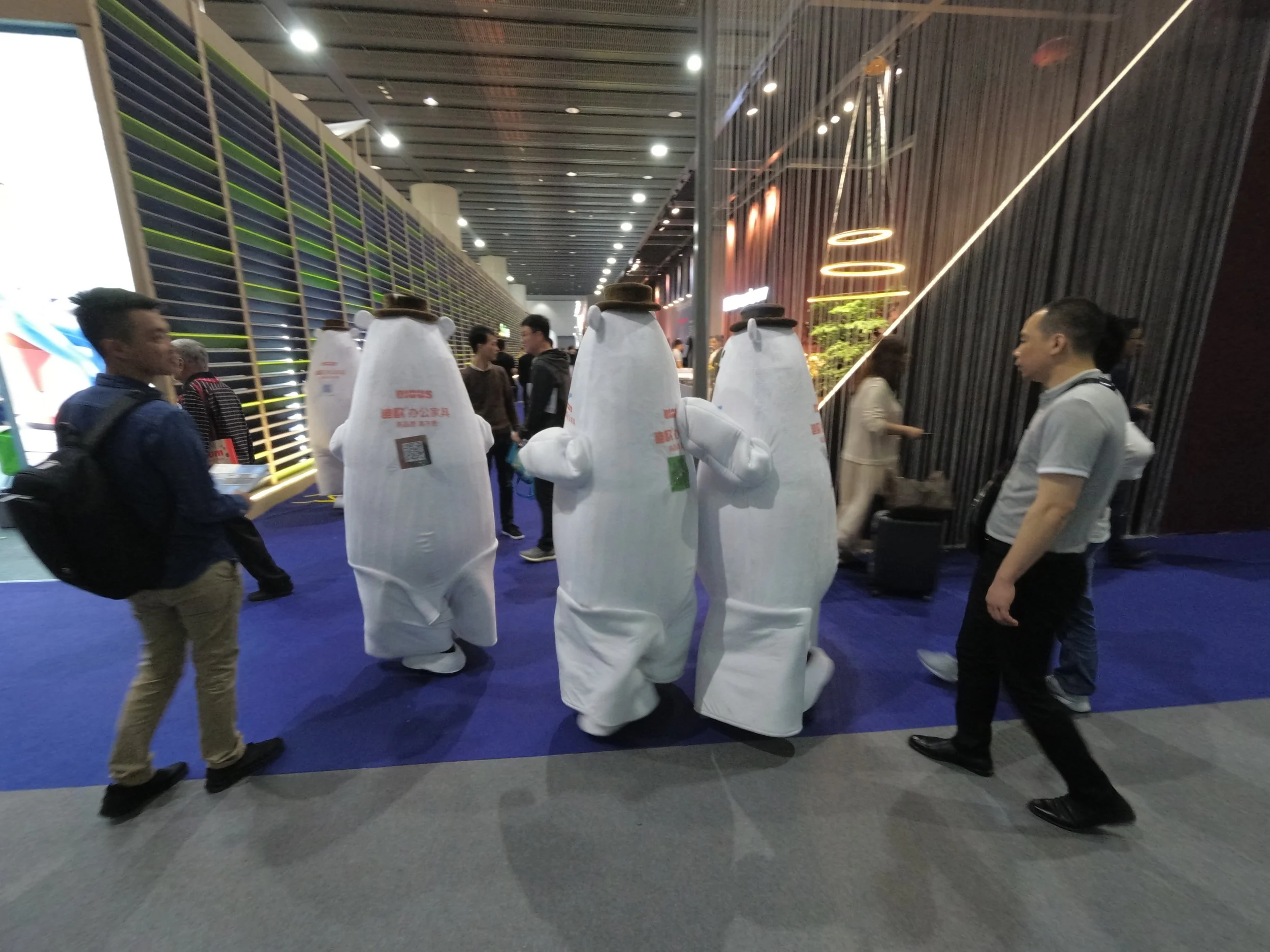 Video: Thirty Seconds of the Largest Office Furniture show on Earth (Part 2)