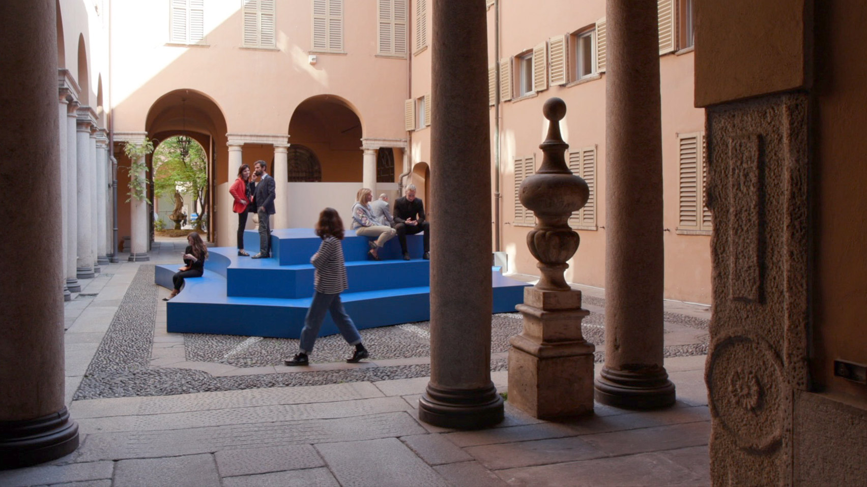   Installed in the courtyard is an amphitheatre which members of the public can access from Via Alessandro Manzoni  