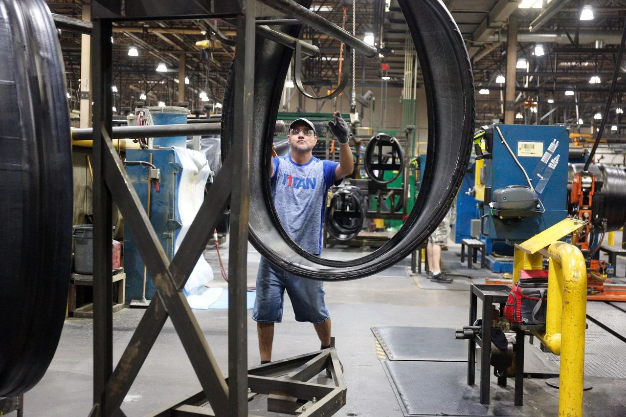 Manufacturers Cut Spending as Trade War Dents Confidence