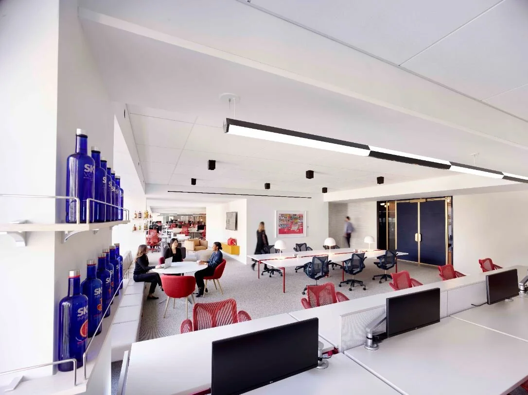 The Campari Group’s North American headquarters in New York features a branded workspace that connects employees to the company culture in a flexible and collaborative environment. Credit: © James John Jetel, courtesy of Gensler