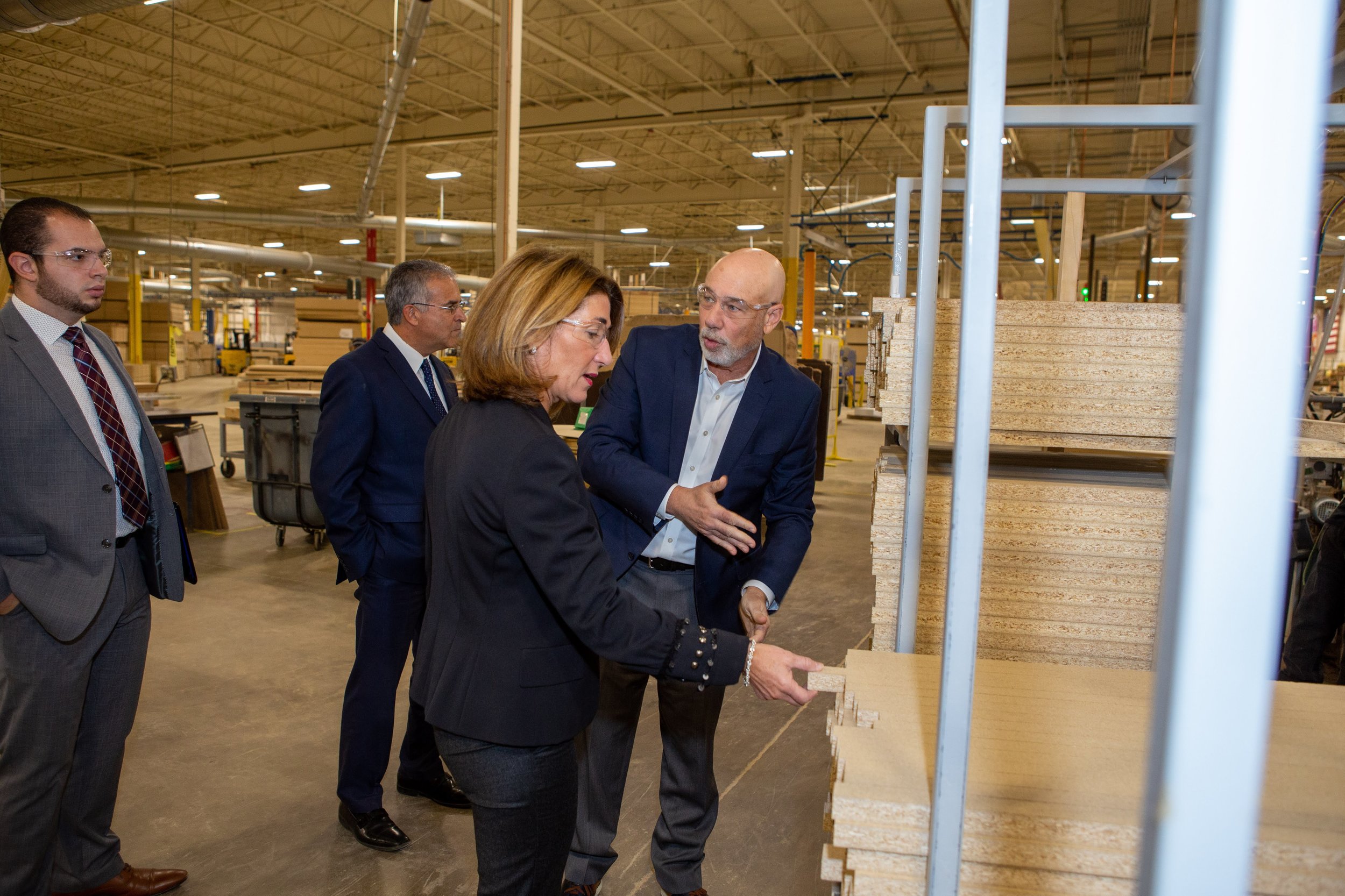  Massachusetts Lieutenant Governor Karyn Polito and nearly 30 international delegates visited the AIS factory and showroom 