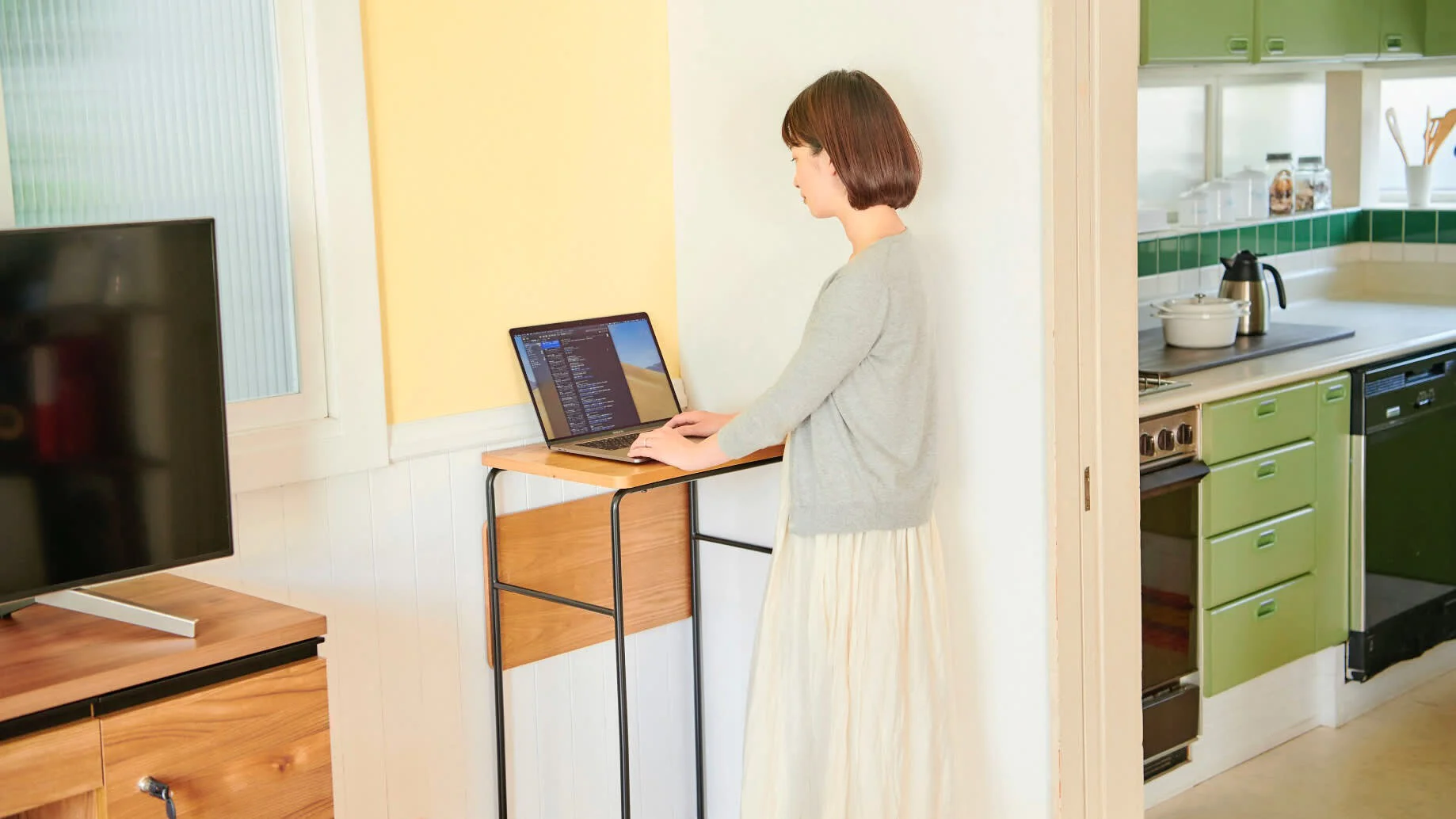 Office furniture makers' new frontier: the home