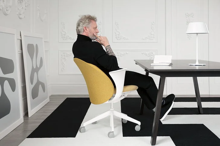 Teknion Launches Essa Light Task Chair by PearsonLloyd