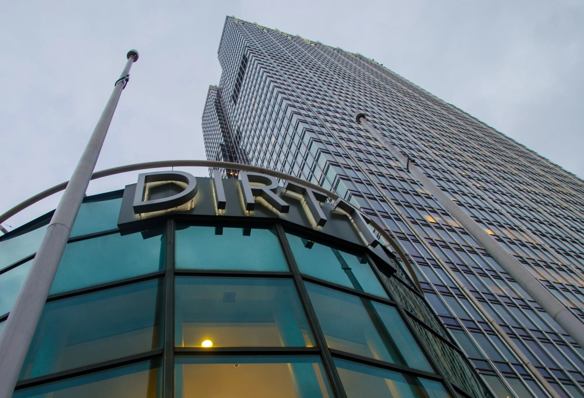 DIRTT sales fall 28.5% in the Latest Quarter