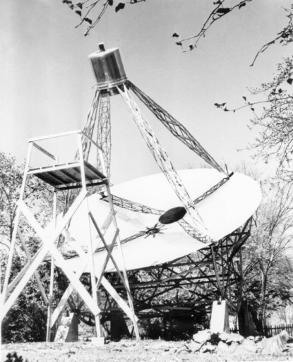 Grote Reber's first radio telescope in Wheaton, IL, c. 1937 (NRAO/AUI)