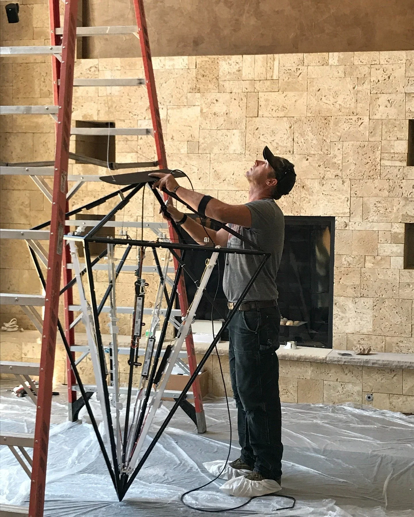 We believe statement lighting adds style and personality to the interior spaces we design. In this Boulder living room, it acts as a visual focal point while enhancing the overall mood and atmosphere of the space. This silk piece is by @aqua_creation