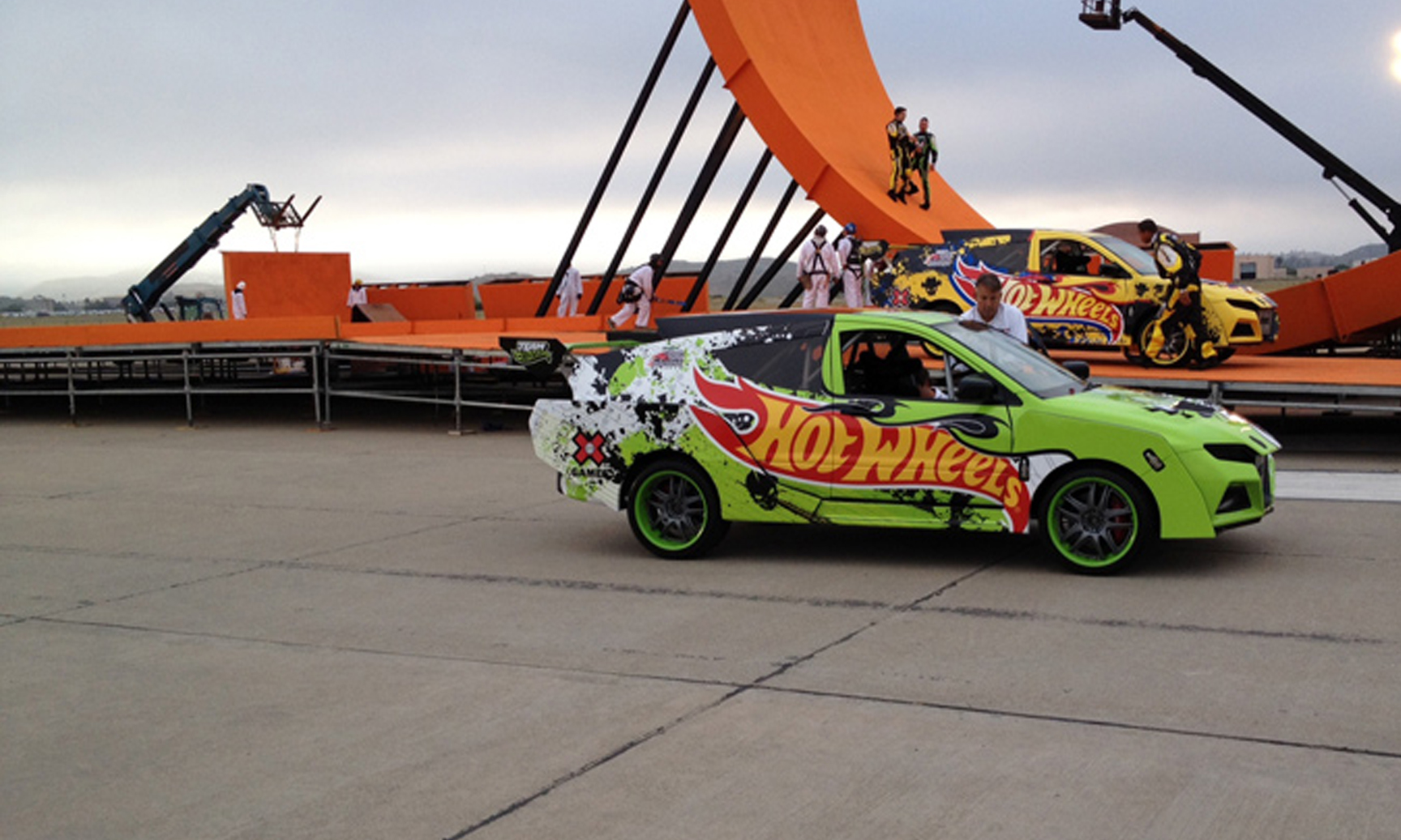 real life hot wheels loop