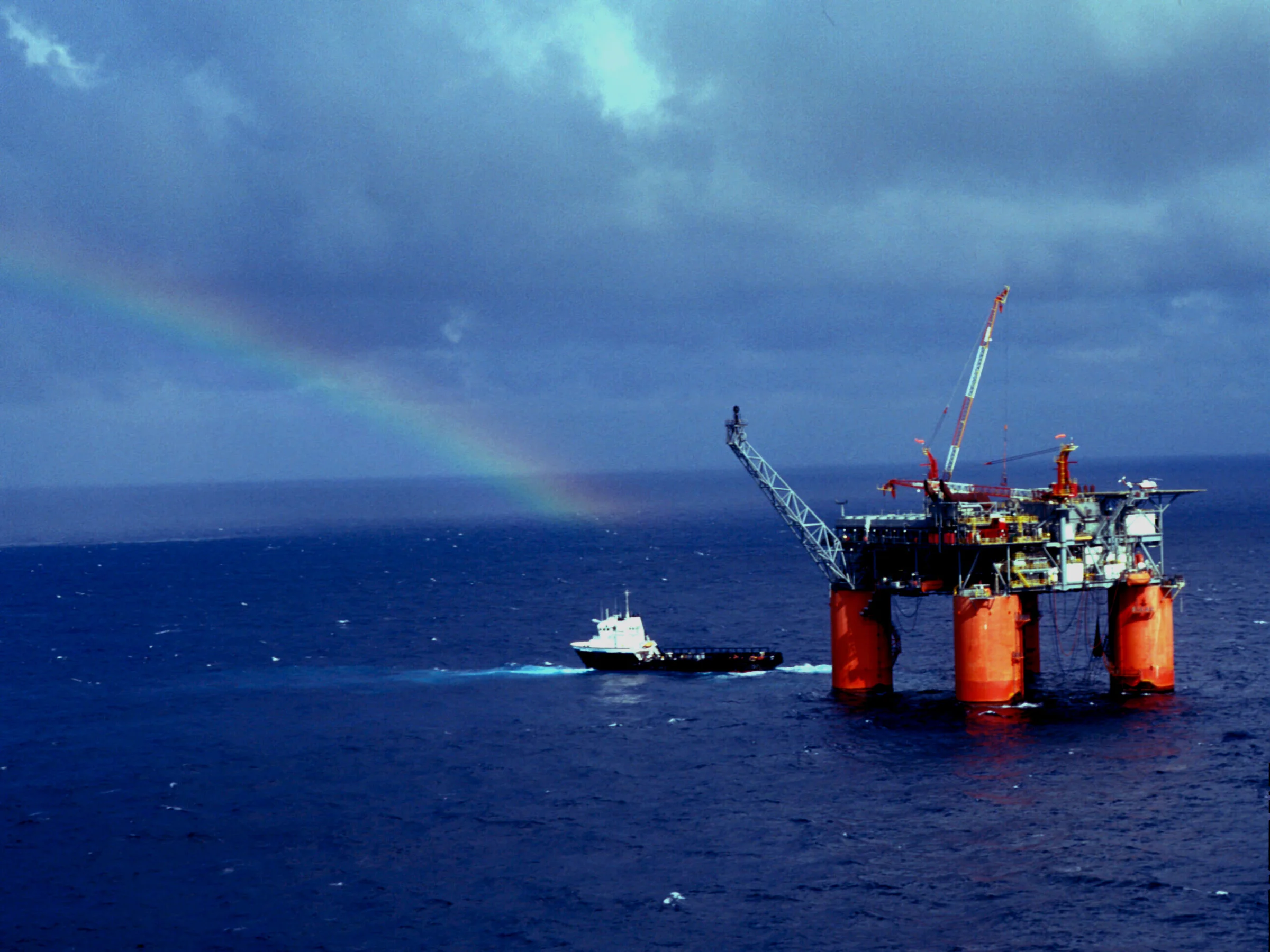 marlin_semi_sub_platform_2400x1800.jpg