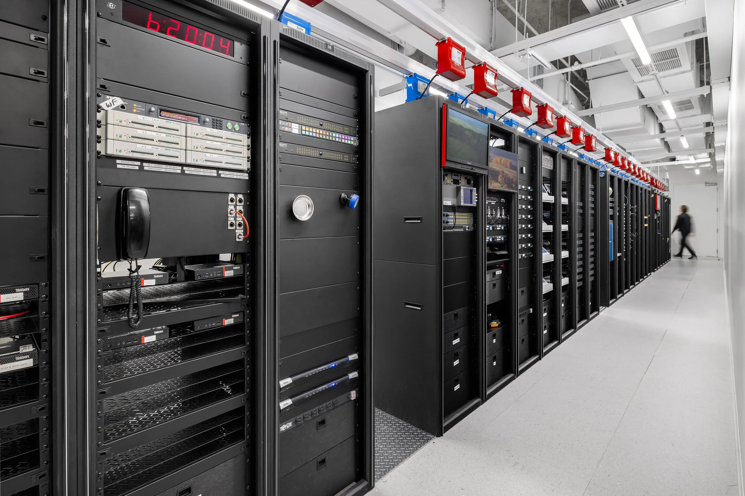 20250108_KBPHOTO_Gensler_Wells-Fargo-Charlotte-TVStudio_0825-Edit_v2_people_final_webuse.jpg
