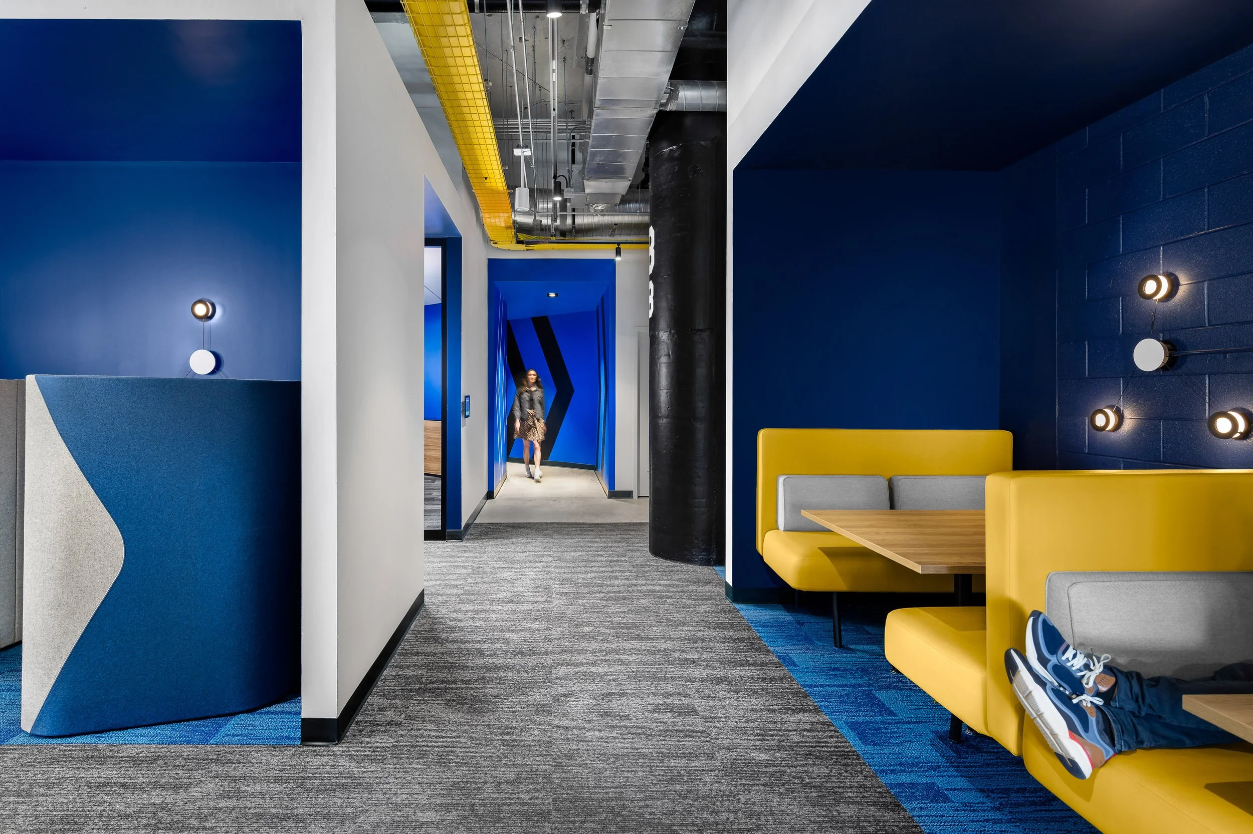 KBPHOTO_Unispace_FanDuel_20230428_1118-Edit-2_v2.5_people-opt-5_Final-webuse-revised.jpg