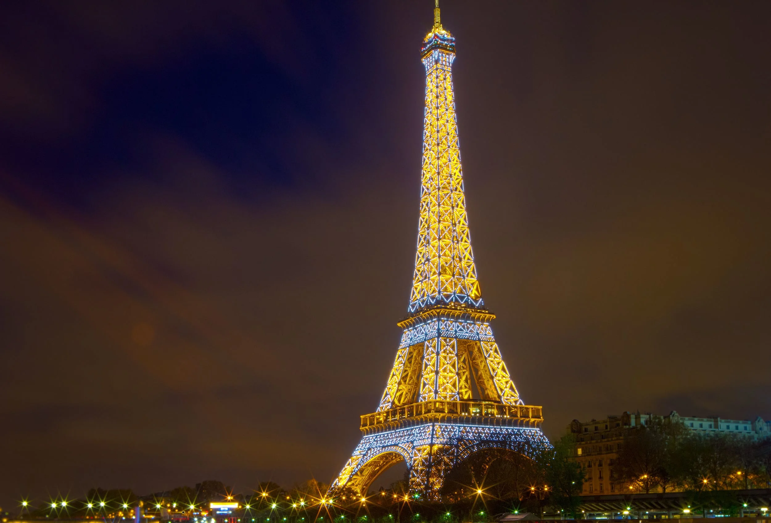 Paris_EiffelTowerTwilight_01-s.jpg