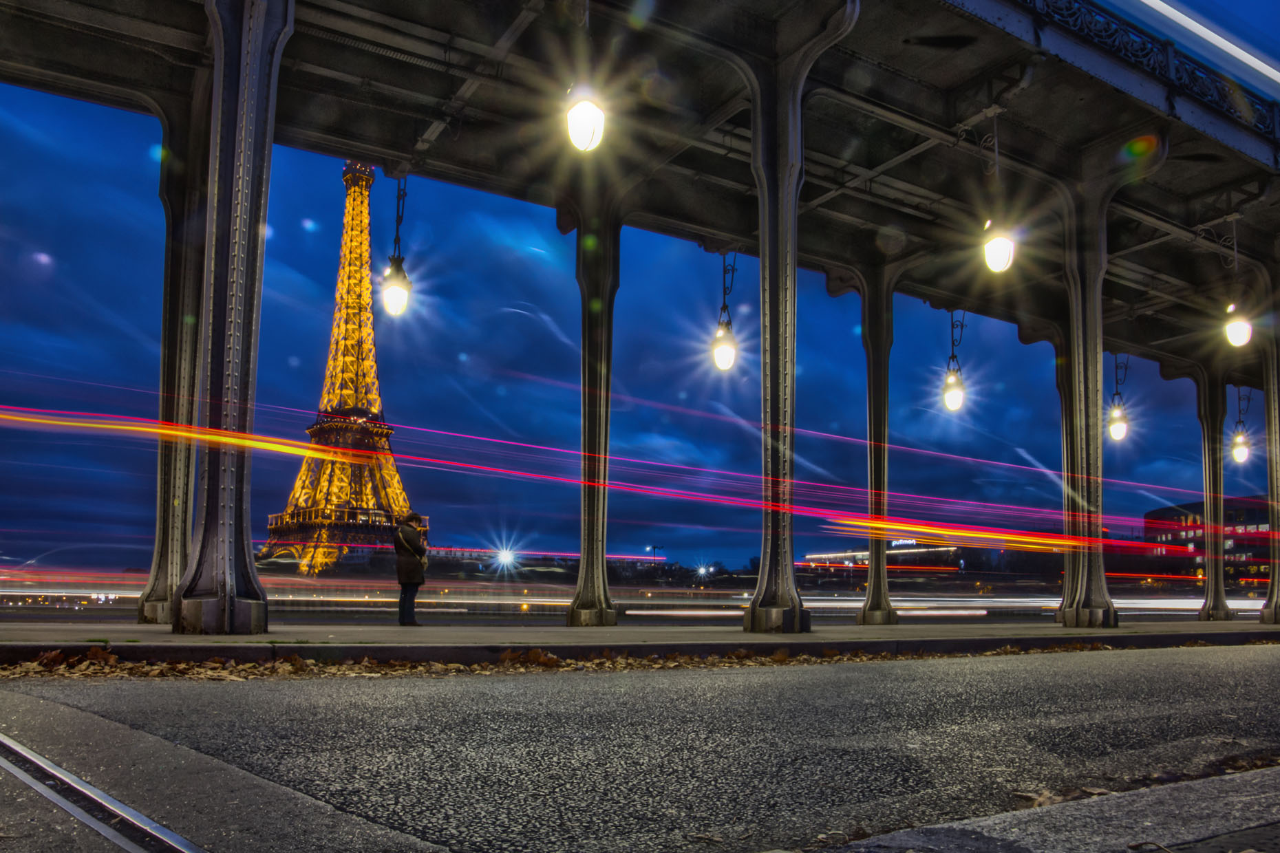Paris_EiffelTowerTwilight_05.jpg