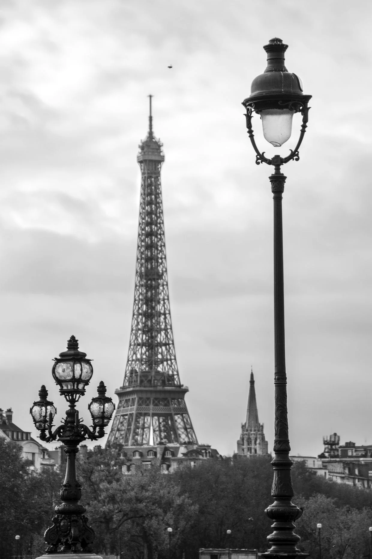 France_Paris_Eiffel_bridge_02-bw_webuse.jpg