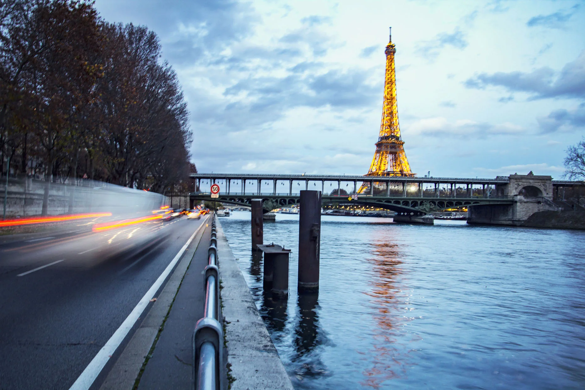 France_Paris_EiffelTowerTwilight_03_webuse.jpg