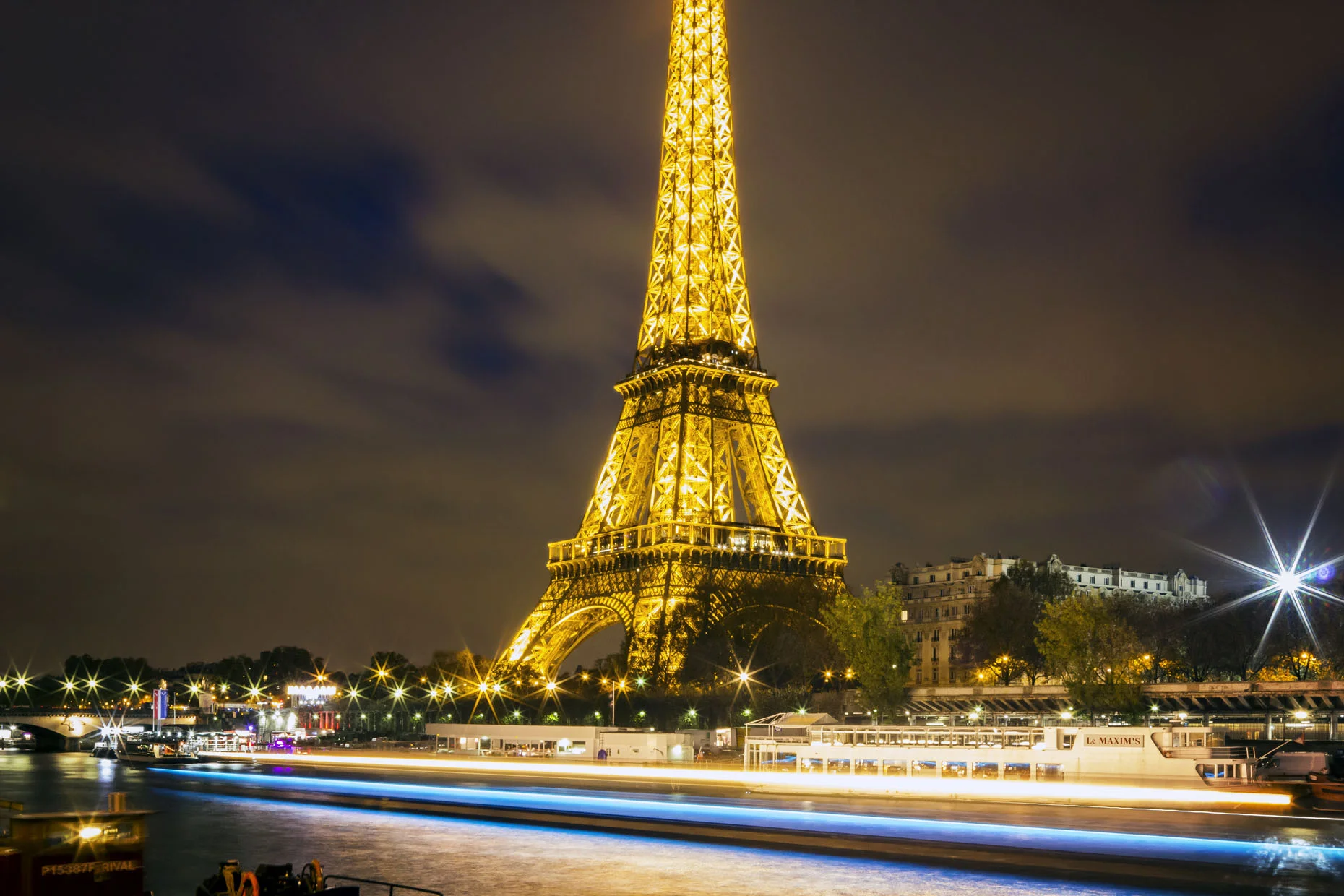 France_Paris_EiffelTowerTwilight_08_webuse.jpg