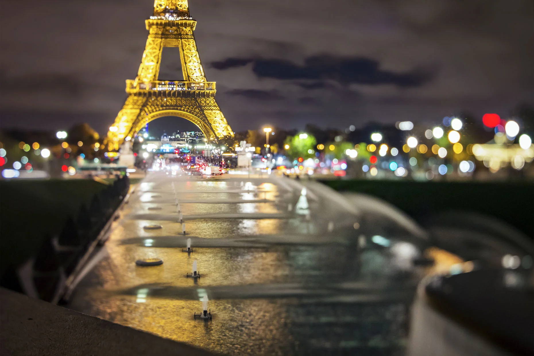 France_Paris_EiffelTowerTwilight_10_webuse.jpg