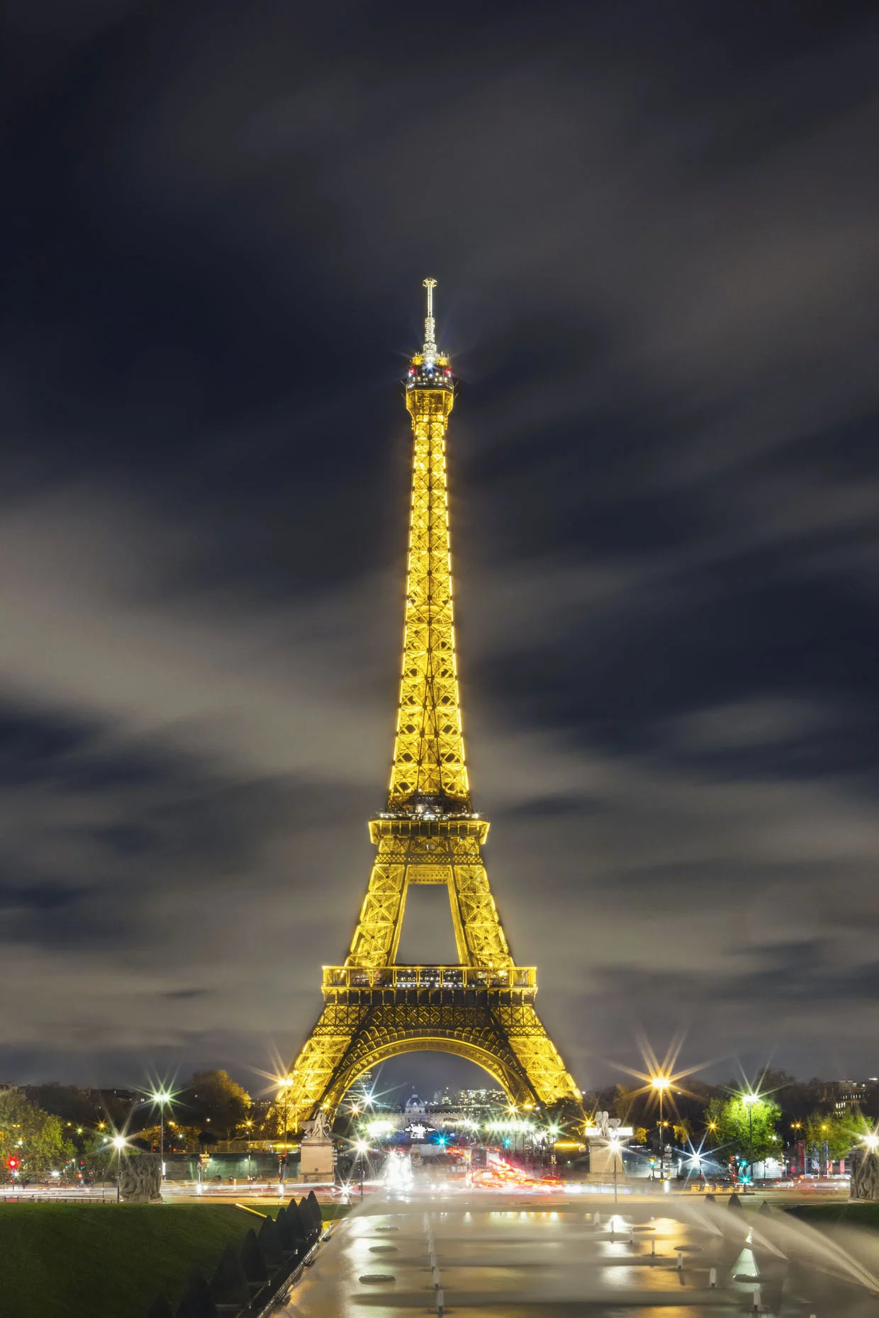 France_Paris_EiffelTowerTwilight_11_webuse.jpg