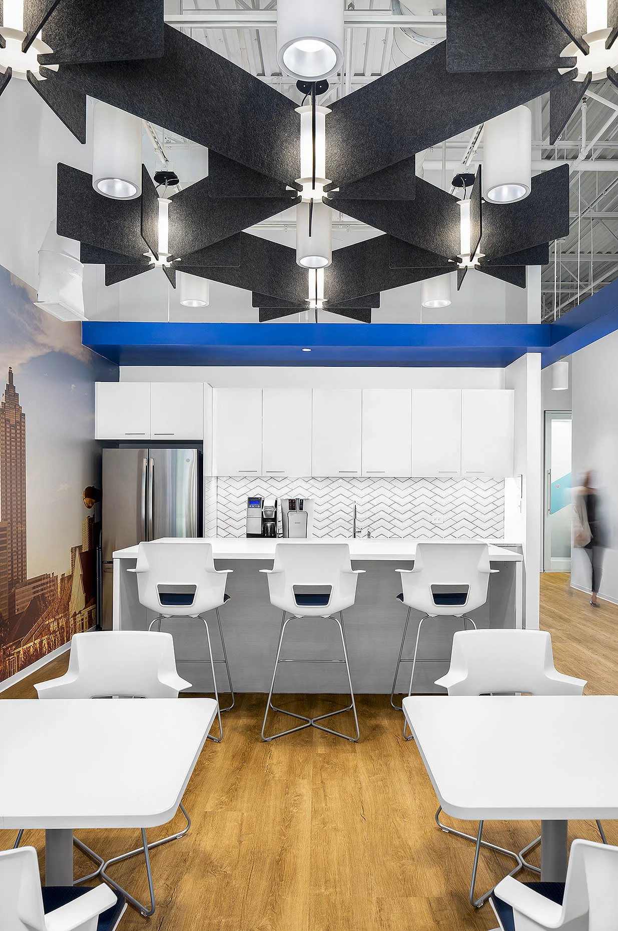 IA_Suntrust_6.3.18_Interior_BreakRoom_01_people1_webuse.jpg