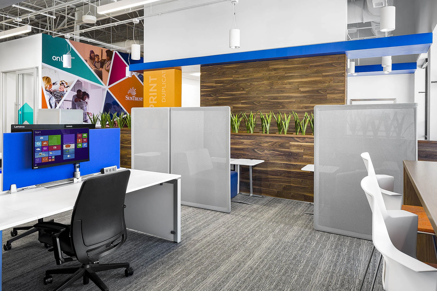 IA_Suntrust_6.3.18_Interior_MainEntry_02_webuse.jpg