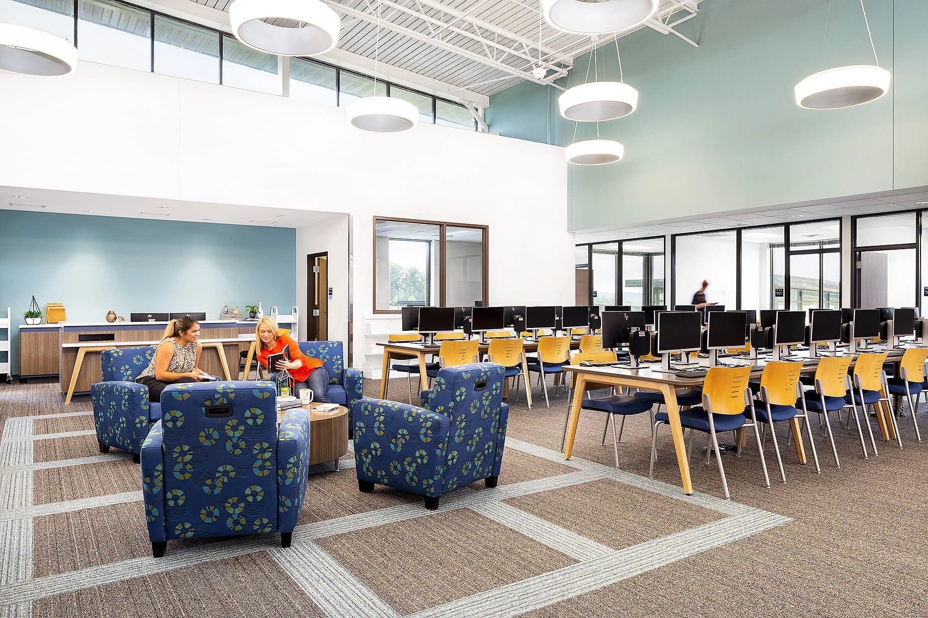 OfficeCreations_LanierTech_Library_01_people_webuse.jpg