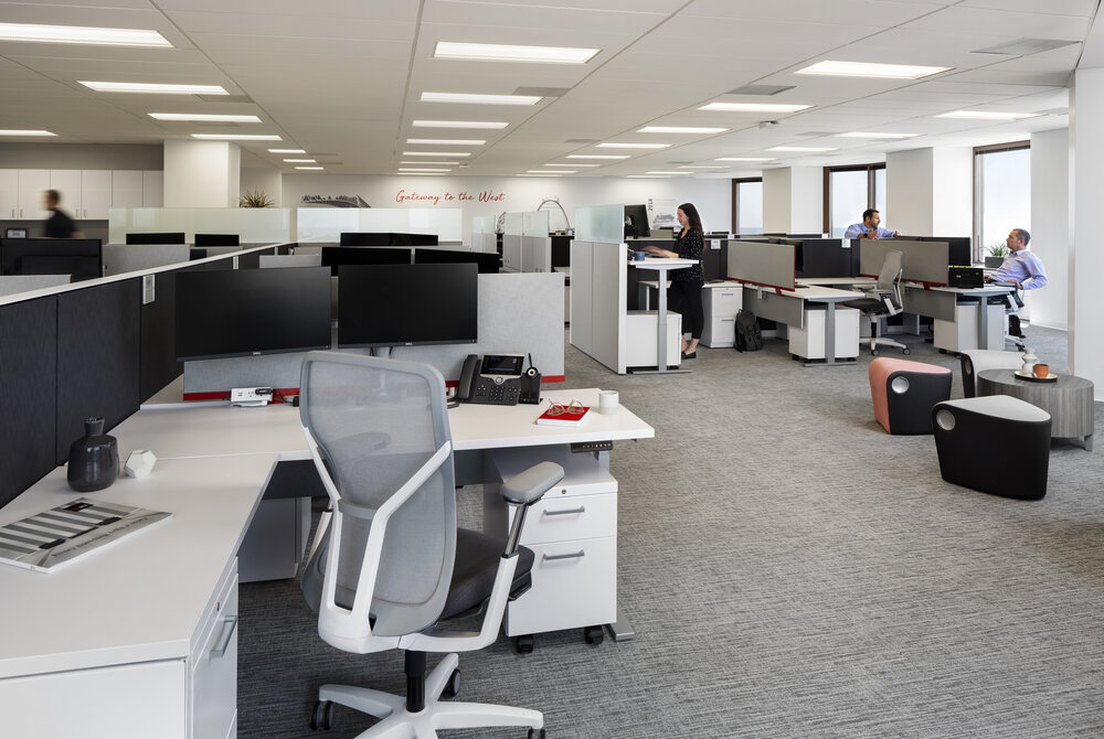 Allsteel_STL_JLL_08.29.19__Workstations_01_people.jpg