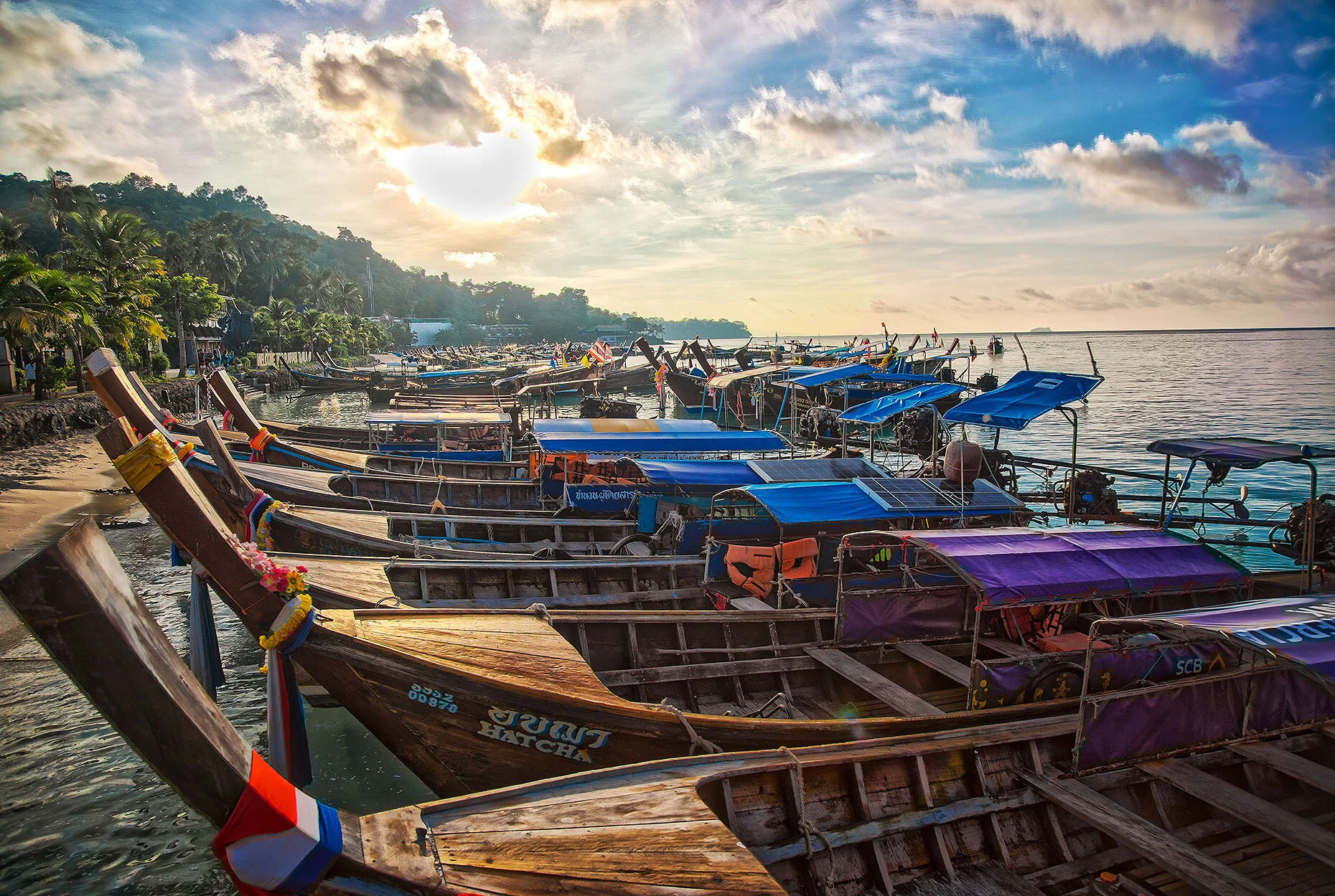 Thailand_PhiPhi_LongBoats_01_webuse.jpg
