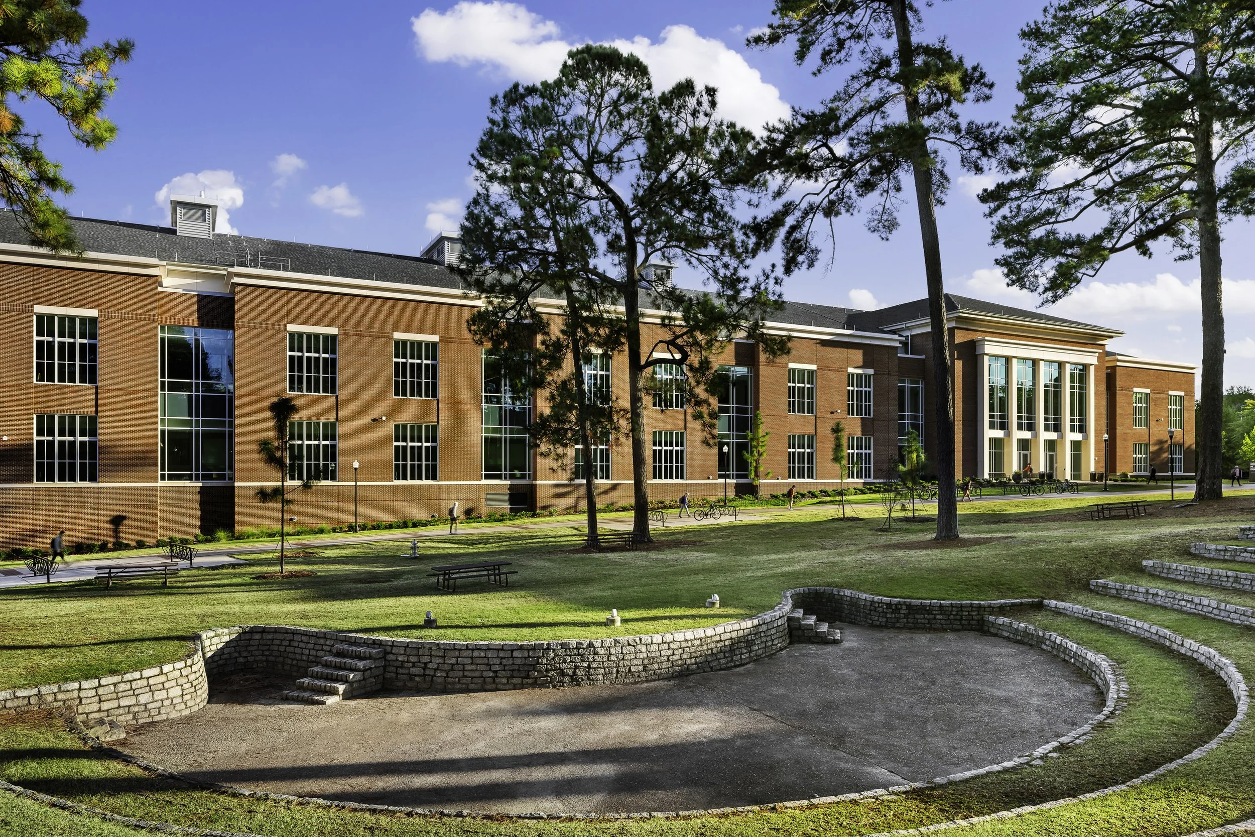 KatieBrickerPhoto_Perkins+Will_Auburn_ACLC-Dining-Hall_20221013_View_14_Edit_webuse.jpg (Copy)
