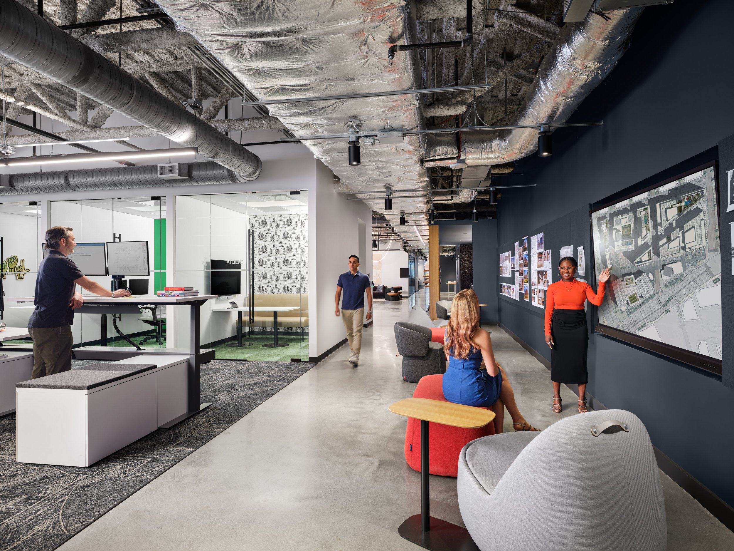 20250701_KBPHOTO_HOK_ATL-Office_View_01_v3_people-2_webuse.jpg