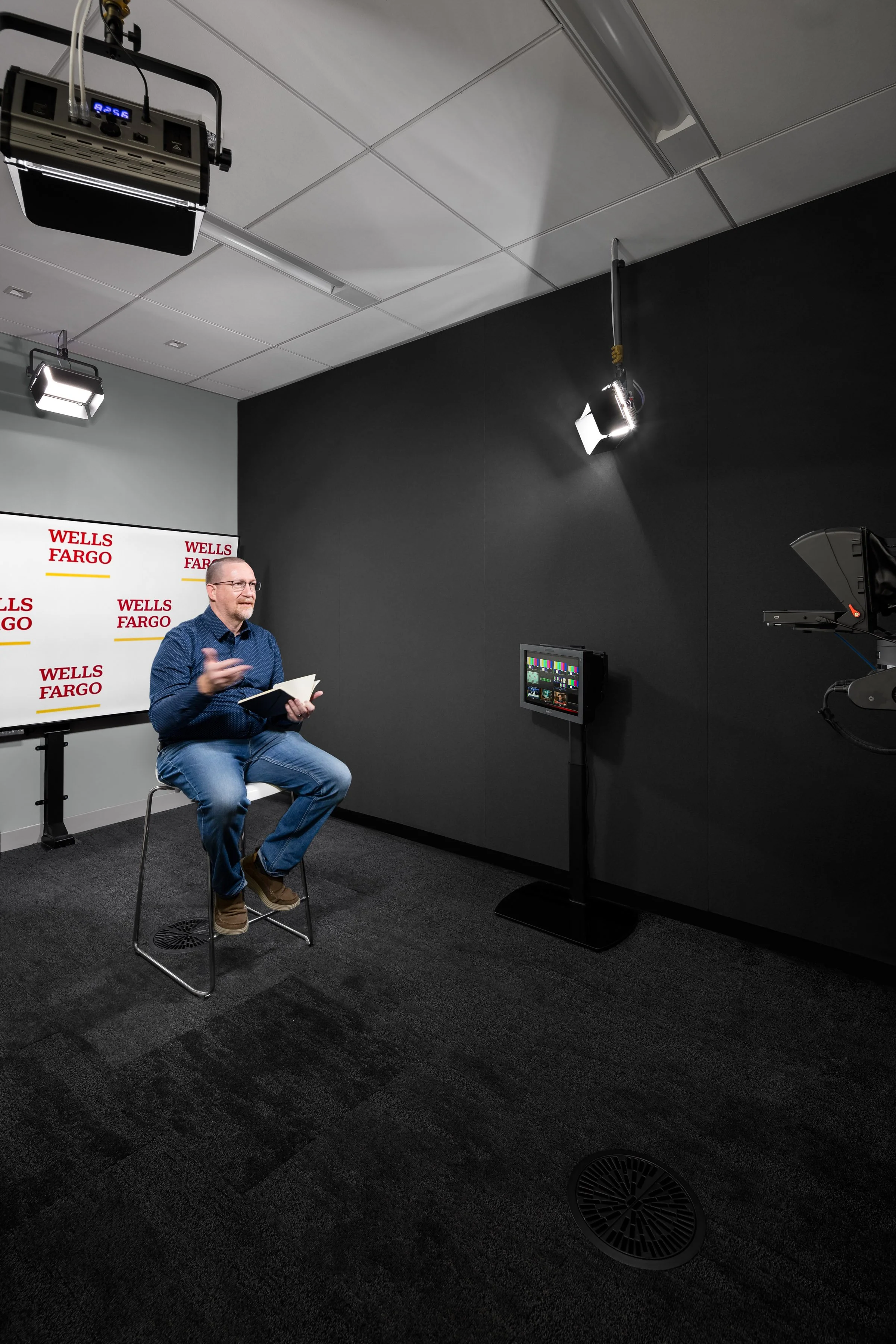 20250108_KBPHOTO_Gensler_Wells-Fargo-Charlotte-TVStudio_0699-Edit_v2_people_final-2_webuse.jpg