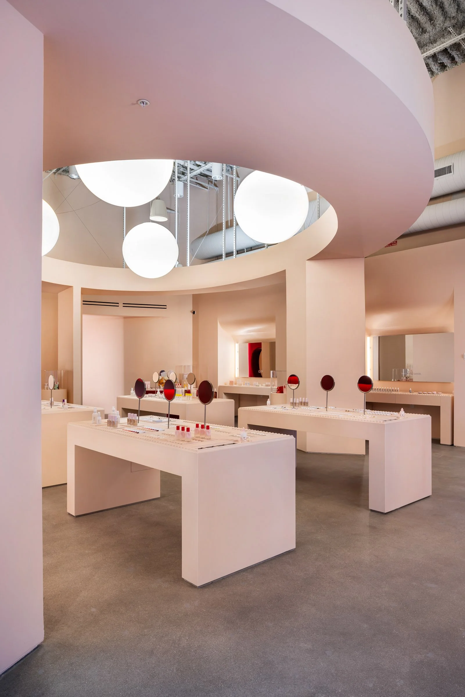 KatieBrickerPhoto_Glossier_ATL-Store_20220808__0108-Edit_webuse.jpg