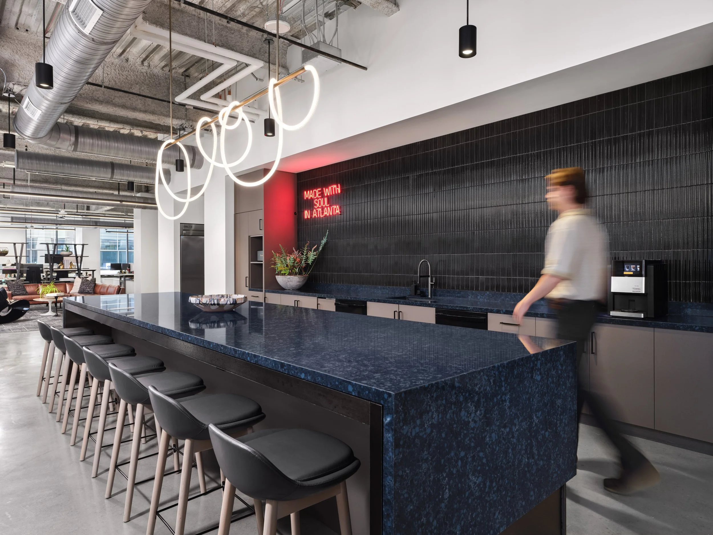 20250701_KBPHOTO_HOK_ATL-Office_View_06_v5_people-3_webuse.jpg
