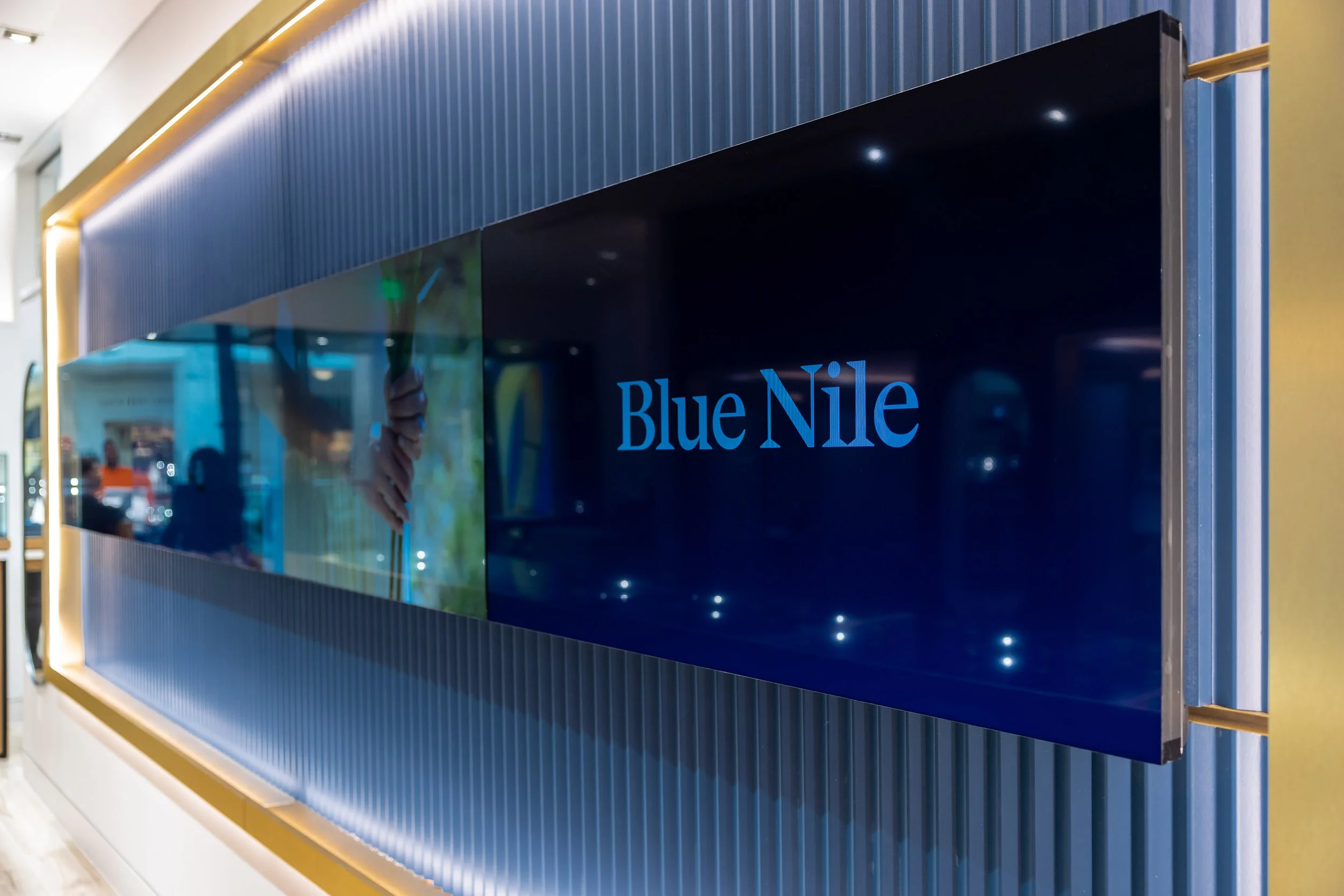 KatieBrickerPhoto_Blue-Nile_Lenox-Mall_Atlanta-GA_20221011_414-_Handheld_final_webuse.jpg