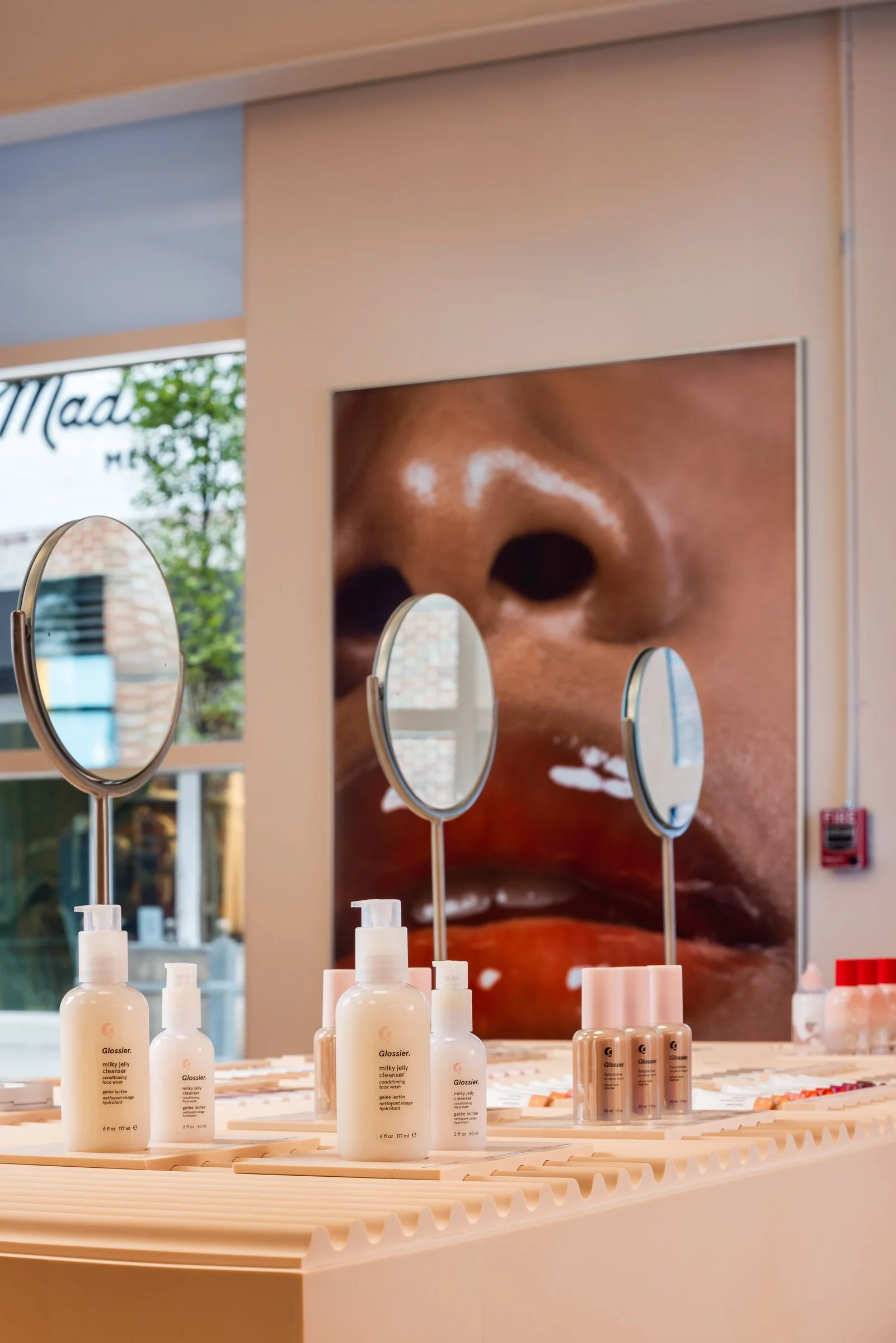 KatieBrickerPhoto_Glossier_ATL-Store_20220808__0222-Edit_webuse.jpg